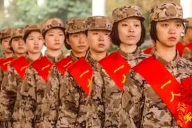上海新兵奔赴军营，72%为大学毕业生图片