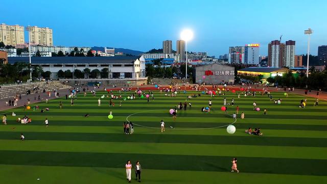 盘州：清凉夏夜，避暑经济火热出圈