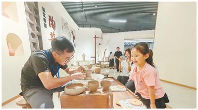 高速服务区  转型文旅打卡地（视线）