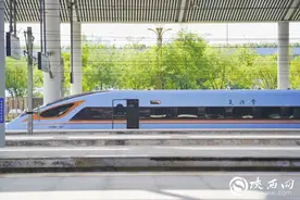 西安站“公交化高铁”开行 助力春日赏花之旅图片