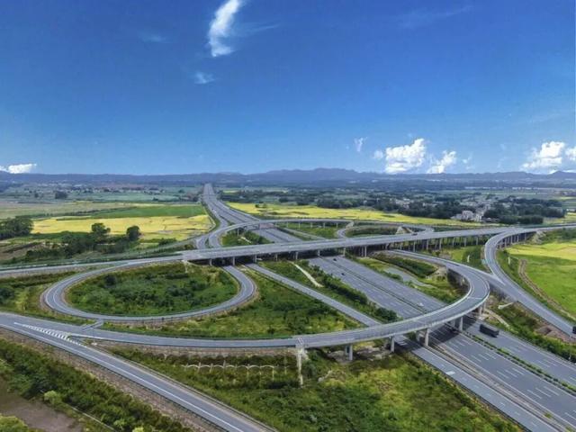 沿着高速去旅行│2025年世界机器人大赛东盟地区锦标赛在宾阳举办，邀你沿高速赴科技之约