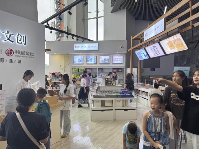 日均超万人！市民游客扎堆打卡省博，“丑萌”镇墓兽成新晋顶流