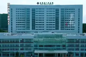 1人兼任40家医院院长，网友：拿几份工资？当地卫健局回应：系医共体措施 只拿一份工资图片