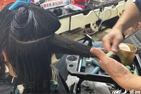 新春走基层 | 新春“从头开始” 美发行业开启“过年模式”图片