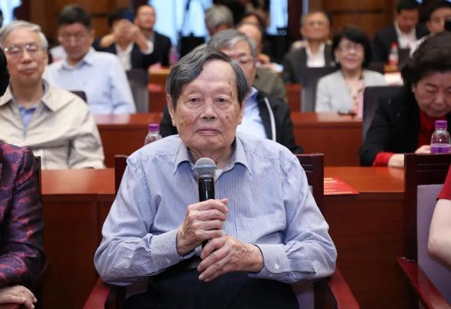 沉痛悼念！杨振宁先生因病在北京逝世，享年103岁