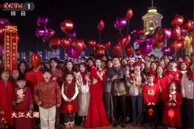 撒贝宁在春晚用武汉话拜年，语言专家：是传统问候的简装句式，可以写成“过年好唦”图片
