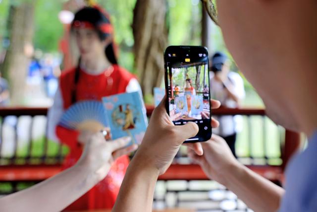 “渝见渝爱・罨画崇州清凉周末行”体验团开启跨区域文旅新旅程