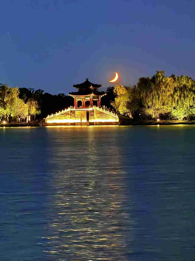 京城拍客今日精选｜深秋绿波暖 枫红衬晴空