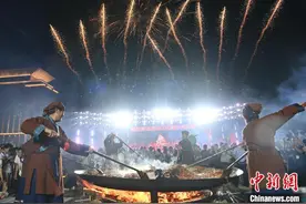 甘肃山丹炒拨拉：与火共舞的丝路古道美食图片