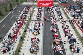 闹热！成都温江千人坝坝宴开席图片