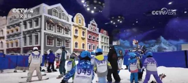 从“遥不可及”到“触手可及” “北冰南展”新风尚激发冰雪消费新热潮