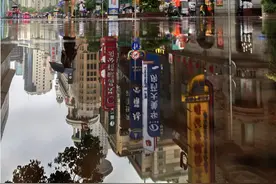 大画幅相机你见过吗？《南京路倒影》现身上海徐汇这个摄影展图片