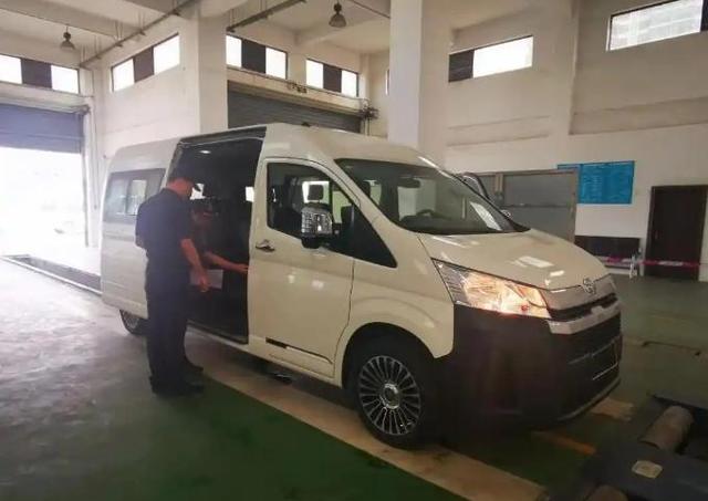 60万买到120万的卡宴？网友：现在就打飞的去海南买车