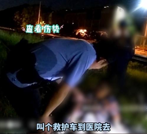老人中暑晕倒在铁轨旁 警民救助