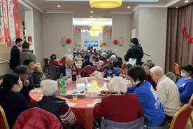 “年夜饭”开席啦！他们热热闹闹迎新春图片