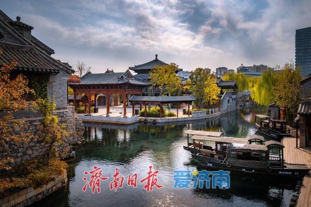 一年四季 泉在济南丨济南明水古城：秋日古意浓，水韵与斑斓交织的诗意画卷