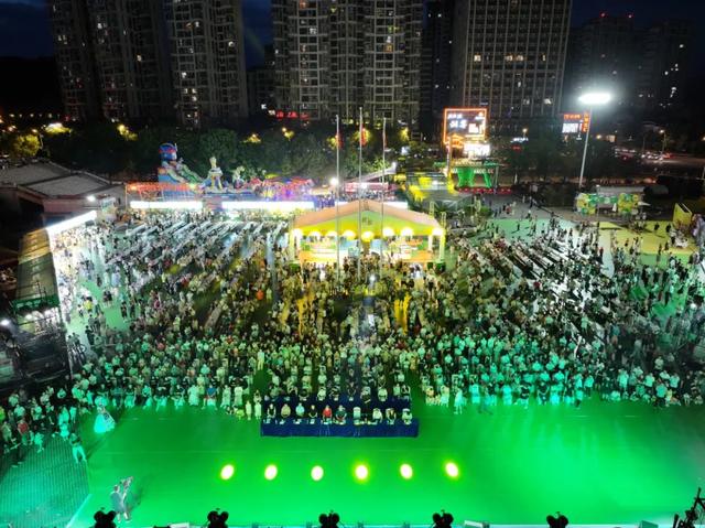 2025张家界第三届青岛啤酒嘉年华昨晚盛大开幕