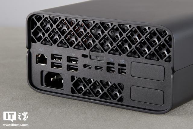 惠普 Z2 Mini G1a 迷你 AI 工作站图赏：横竖都能放，小巧又时尚