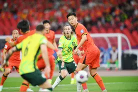 0:2输球后，国足李磊道歉：向今天来看球的球迷说声抱歉图片