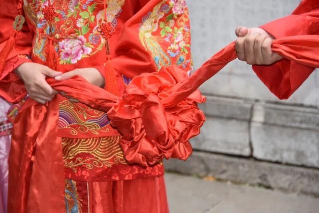 来红河，在北纬23°的阳光里见证一生一世的爱情！