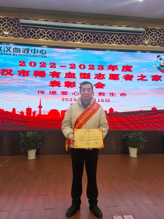 武汉男子坚持16年不熬夜不喝酒，原因让人没想到……