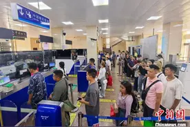 中缅边境勐啊口岸上半年出入境人数同比上升72％图片