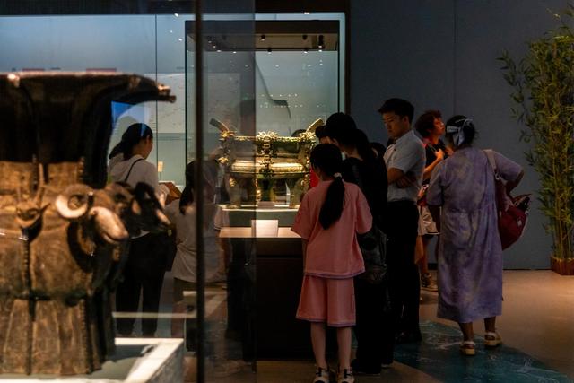 暑期热叠加文旅热，长沙滨江文化园科技赋能给游客送清凉