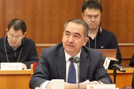 对话地方领导丨艾尼瓦尔·吐尔逊代表：“丝路古镇”正焕发新的蓬勃生机图片