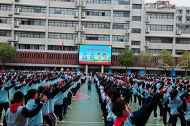 萌娃列队，比赛做操，水果湖一小守护孩子健康“瞳”年图片