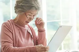 眼睛老花了怎么办？能手术吗？这篇文章告诉你图片