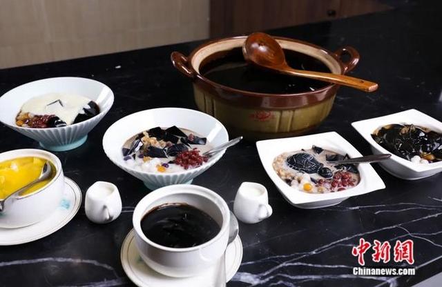 秦始皇的长生秘方？中式解暑“果冻”龟苓膏的七步制膏法