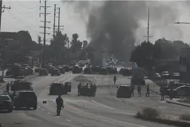 海外网评：洛杉矶，一座“怒火”正在燃烧的城市图片