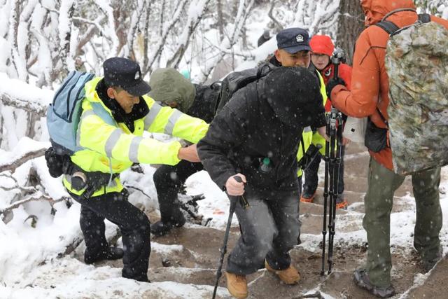 警眼看一线｜丹东派出所，党岭迷途的“引路人”