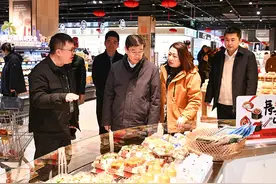 金山区委书记调研上海首家“学习胖东来”自主调改店图片
