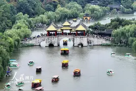 江苏扬州：瘦西湖游人如织图片