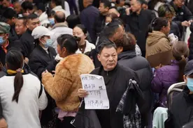 “老板排长队等工人”——广州著名“制衣村”招工潮再现图片