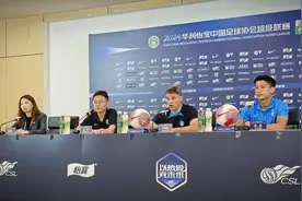 武汉三镇主帅称新援若卡为“进攻多面手”，战蓉城球队要向联赛前6发起冲刺图片