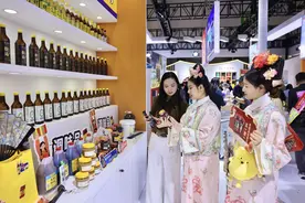老字号王致和亮相糖酒会 成都年轻人组团来打卡图片