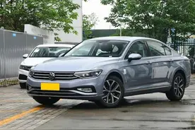 涡轮与自吸之争，全新凯美瑞2.5L对比迈腾2.0T，到底该如何选择？图片