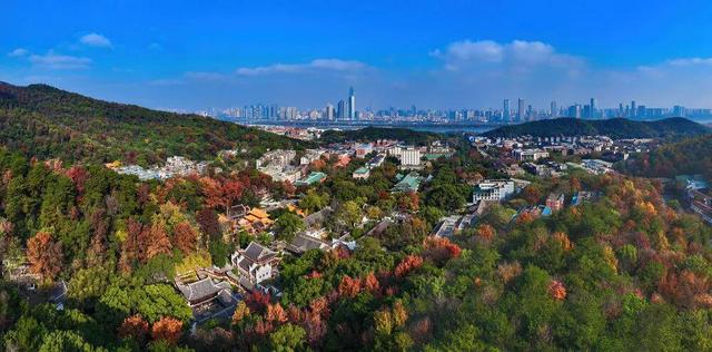 在长沙，幸福也许是听得见的风声，看得见的红叶……