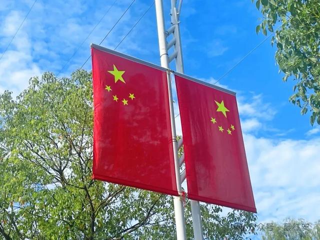 中国红，红安红！