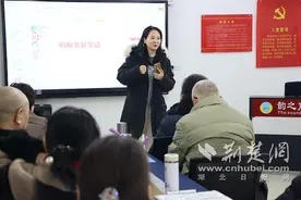 六合社区老年大学春季班火热开班 银发学员家门口乐享终身学习图片