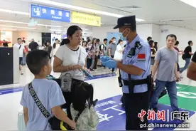 暑期罗湖口岸超1111万人次出入境图片