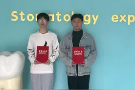 点赞！力明学子拾金不昧，捡到电脑返还失主图片