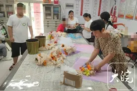 手工花开出希望之花，帮助孤独症孩子融入社会图片