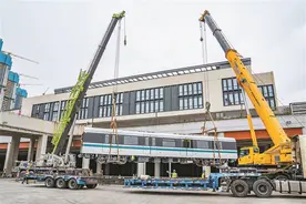 地铁6号线支线二期首列车到位 全线年内通车图片