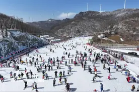 湖北保康：冰雪世界滑出精彩图片