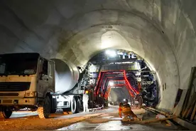 四川宝兴：国道351线新华隧道贯通  预计年底全线建成通车图片