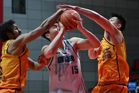 CBA联赛：江苏肯帝亚不敌青岛国信制药图片