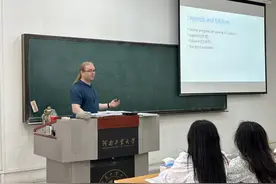 老外在豫当“劳模”③丨在豫工作12载 英国外教变身中华文化推荐官图片